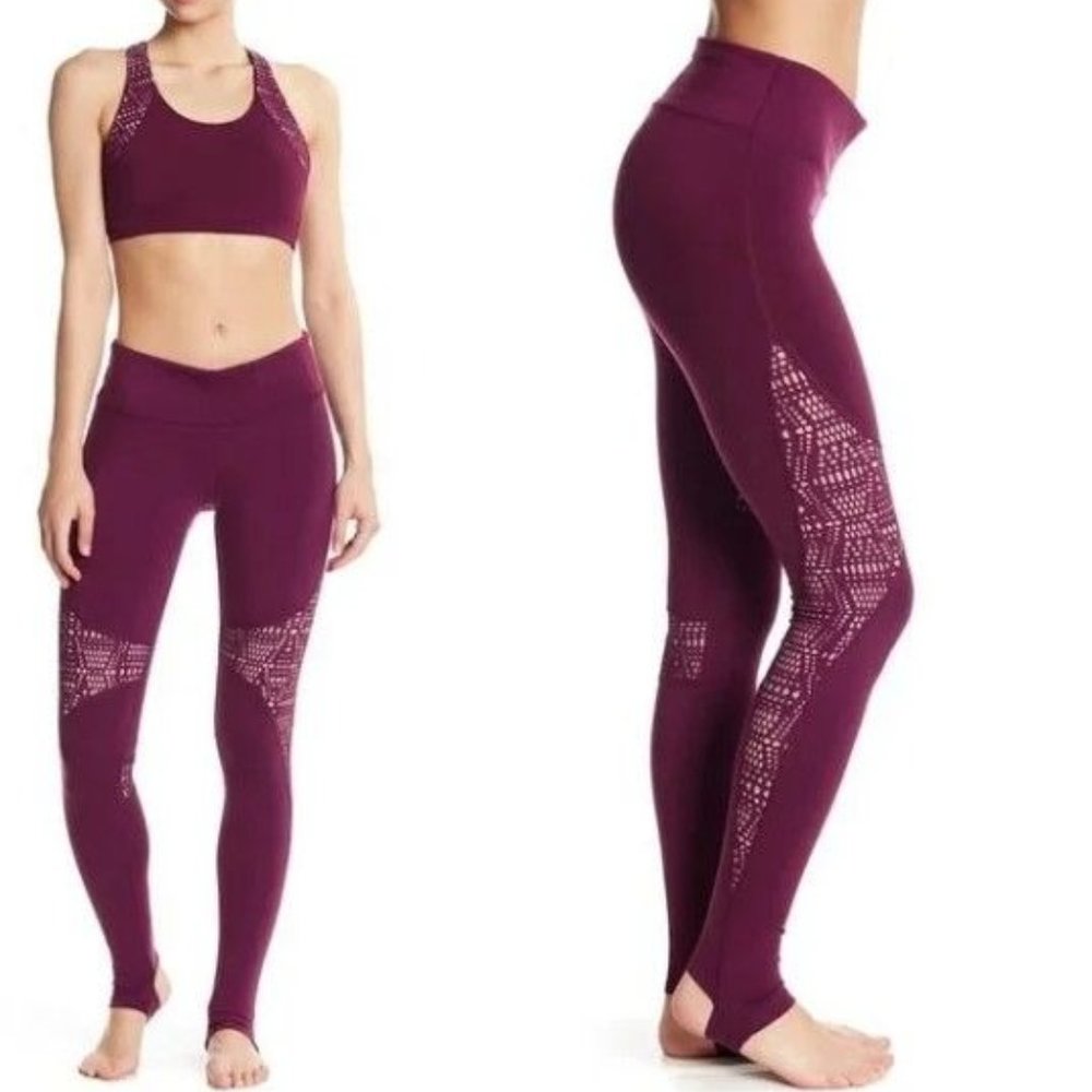 Alo Yoga West Coast Laser Cut Leggings With Stirrups Women's Large